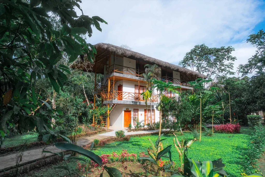 Amazo_6D.5N.3_3_11zon 1 1024x683 1